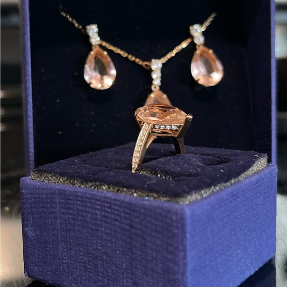 Peach/blush pink Swarovski set. Tear drop ring, earrings and adjustable necklace - Picture 3 of 7